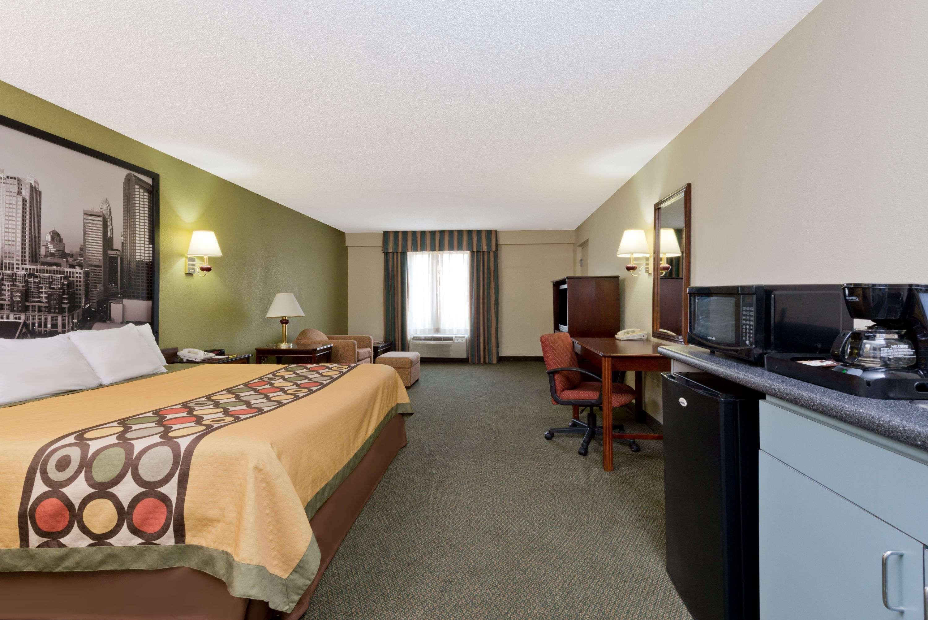Super 8 By Wyndham Huntersville/Charlotte Area Екстер'єр фото