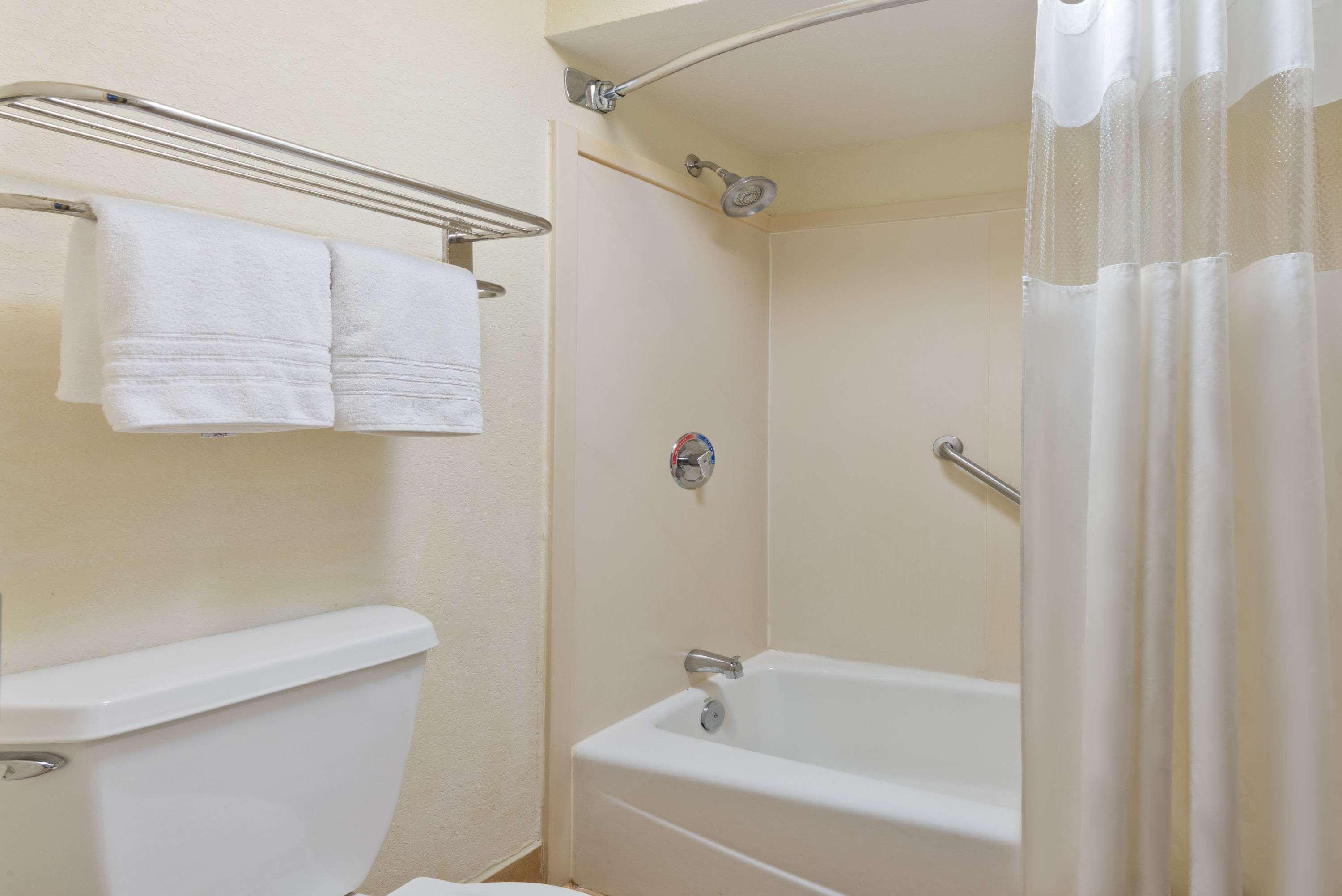 Super 8 By Wyndham Huntersville/Charlotte Area Екстер'єр фото