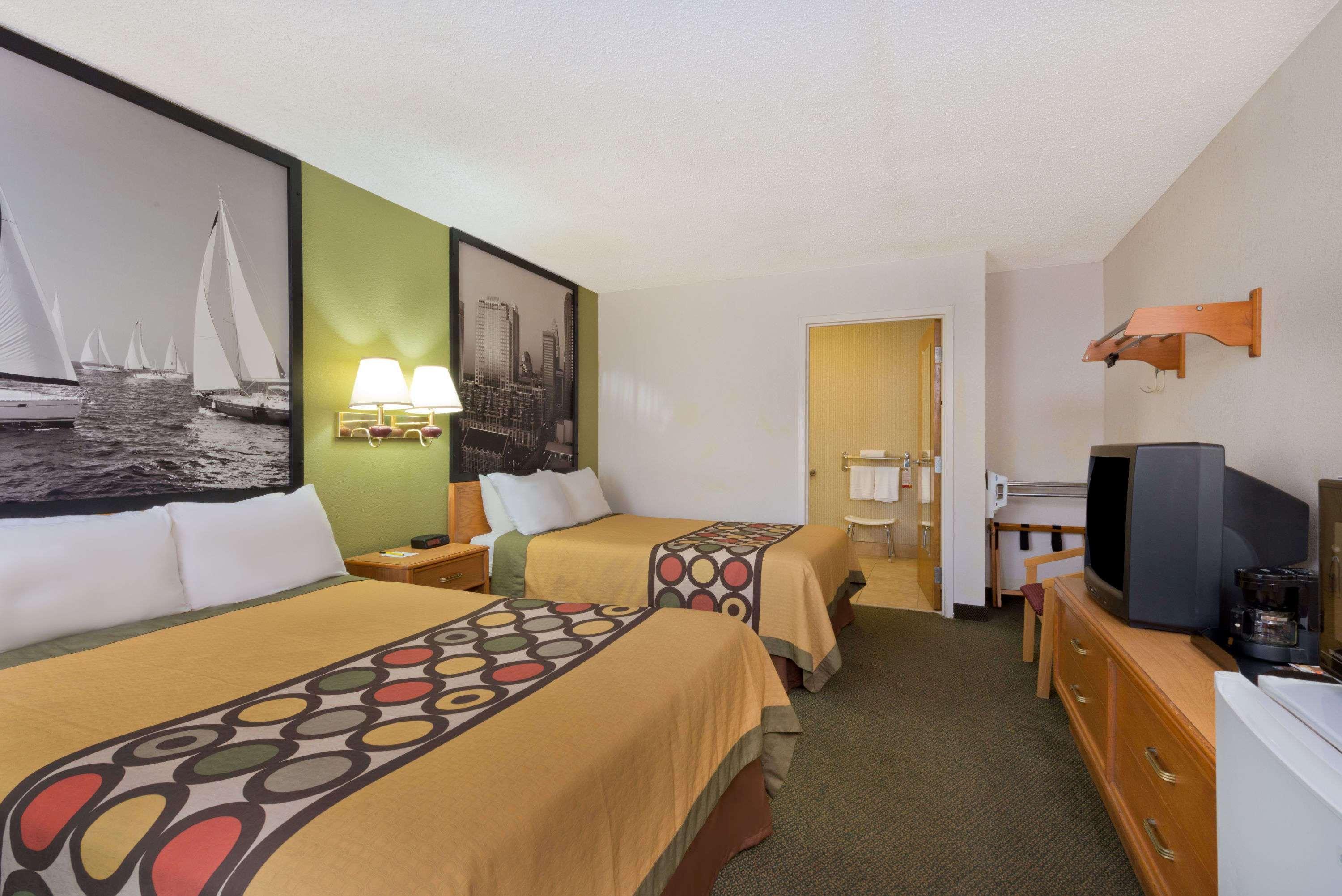 Super 8 By Wyndham Huntersville/Charlotte Area Екстер'єр фото