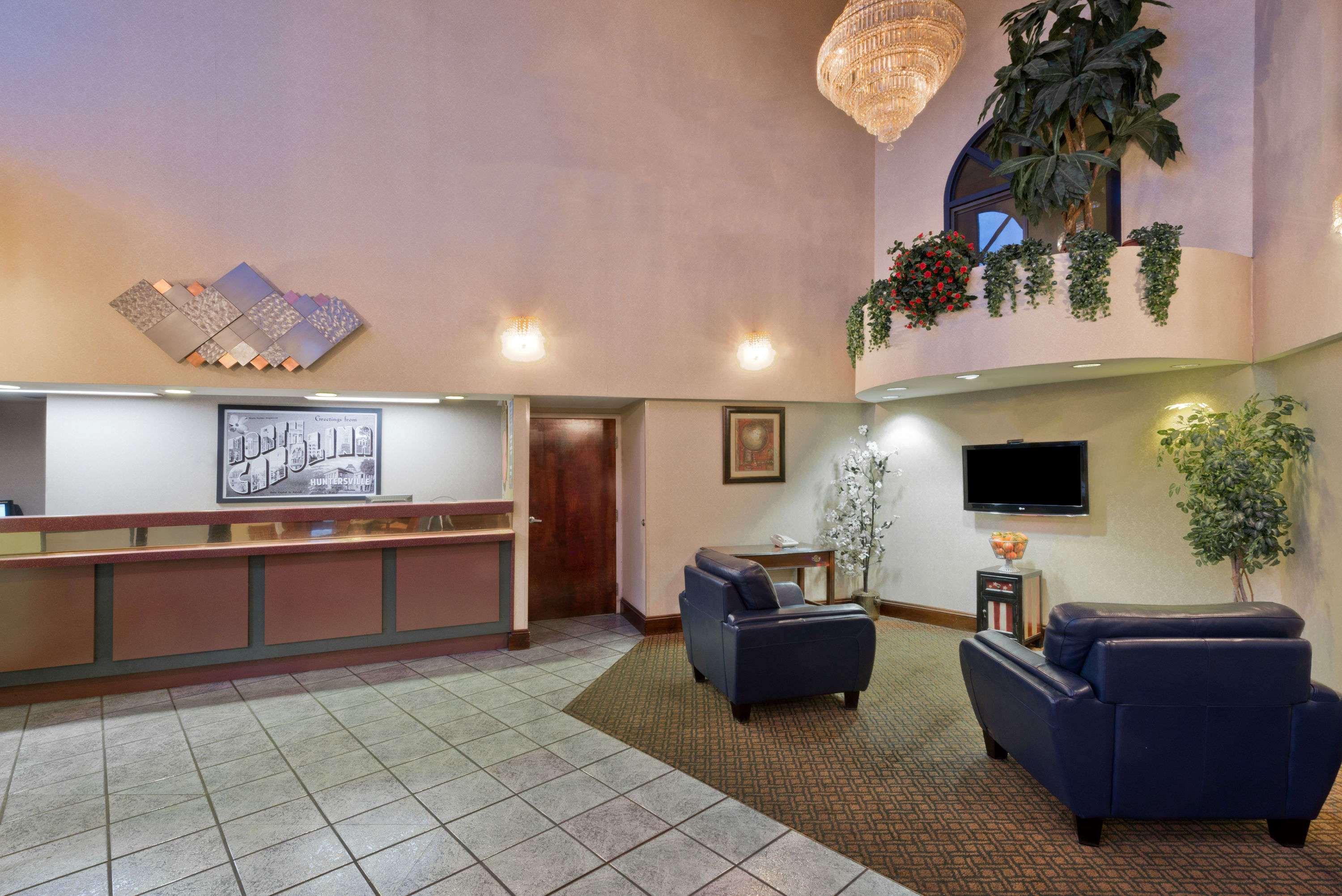 Super 8 By Wyndham Huntersville/Charlotte Area Екстер'єр фото