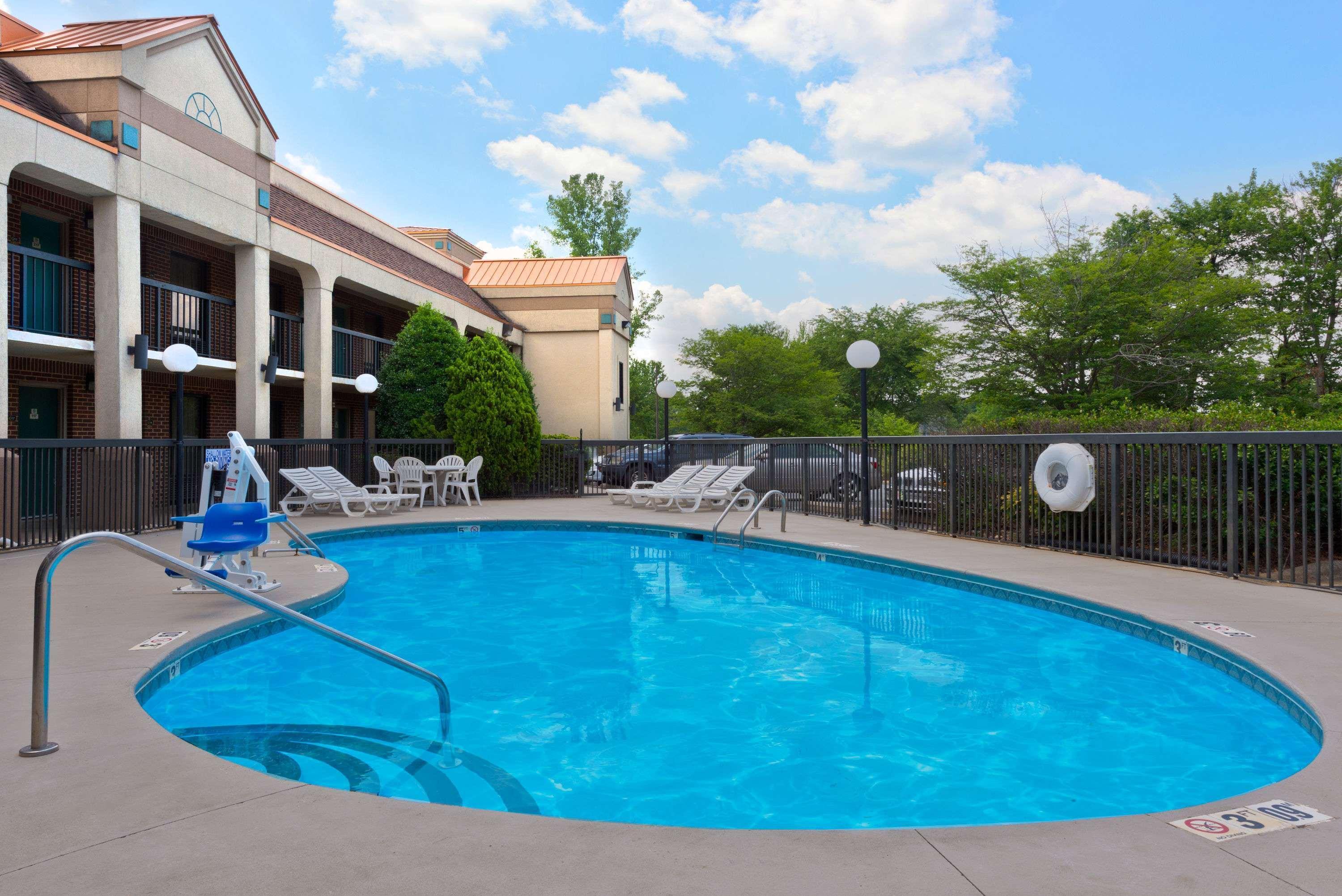 Super 8 By Wyndham Huntersville/Charlotte Area Екстер'єр фото