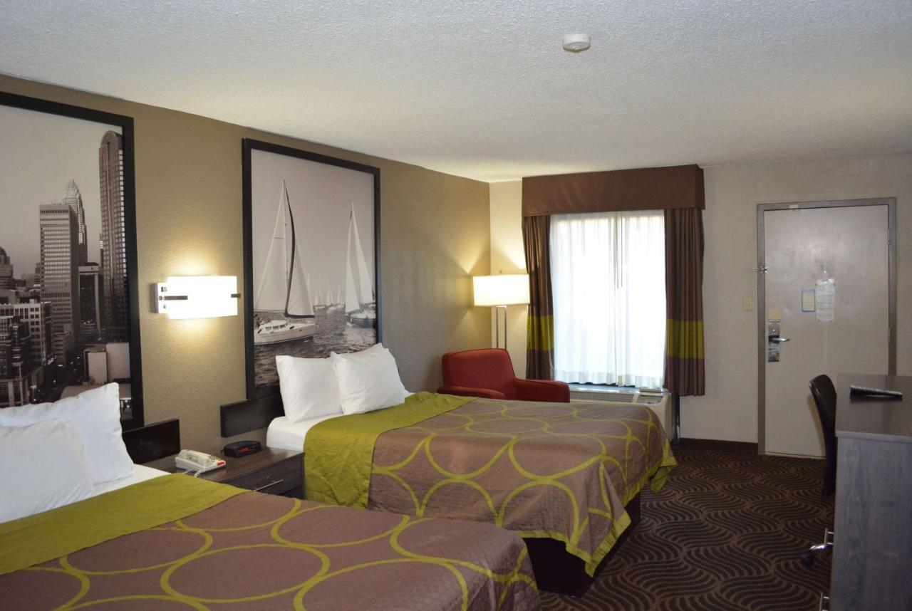 Super 8 By Wyndham Huntersville/Charlotte Area Екстер'єр фото