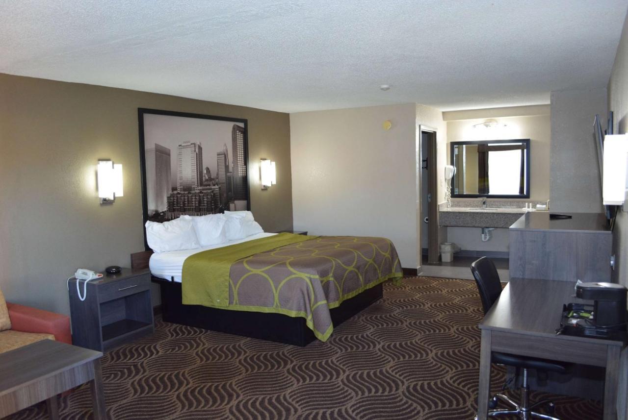 Super 8 By Wyndham Huntersville/Charlotte Area Екстер'єр фото