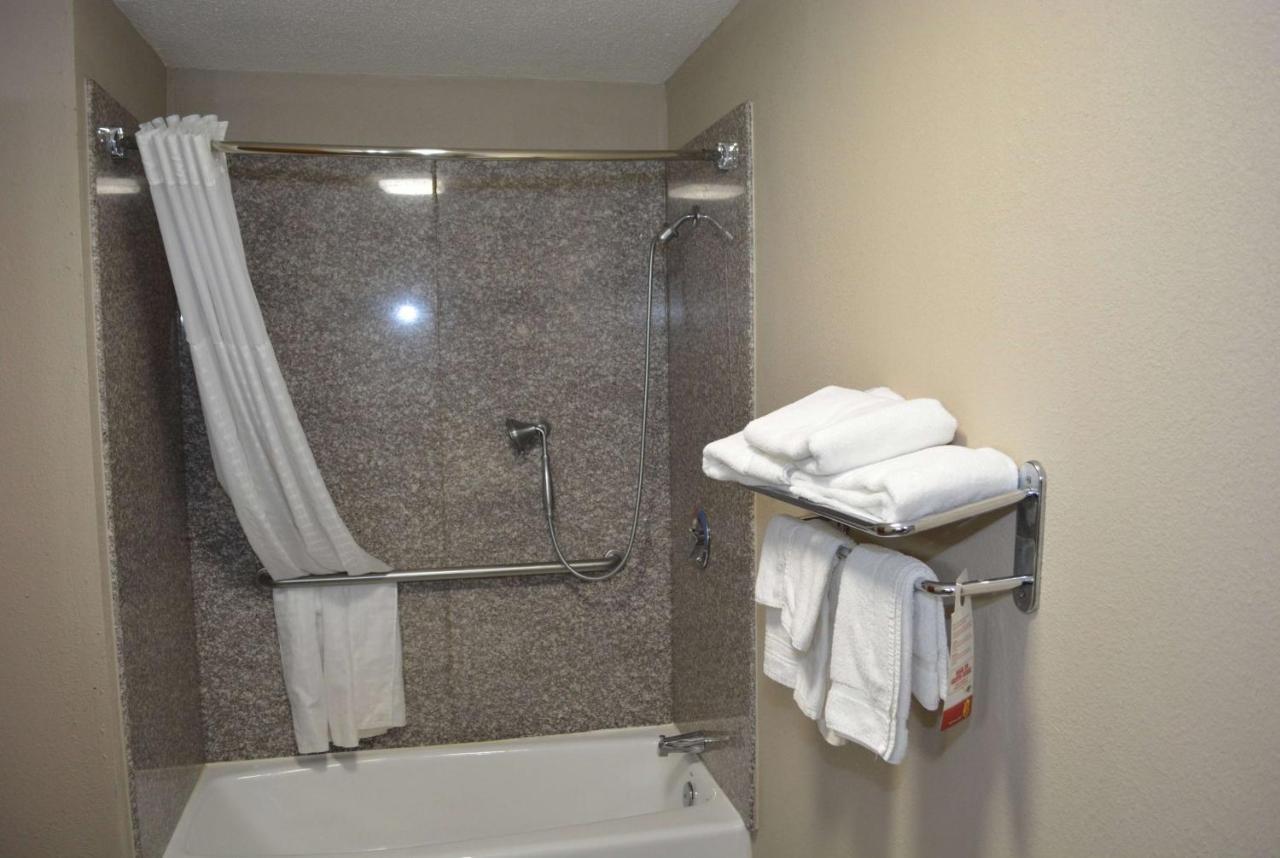 Super 8 By Wyndham Huntersville/Charlotte Area Екстер'єр фото
