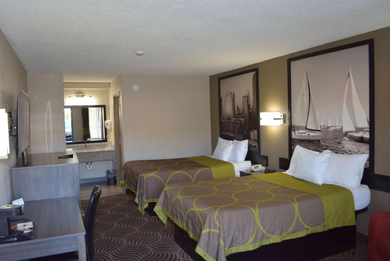 Super 8 By Wyndham Huntersville/Charlotte Area Екстер'єр фото