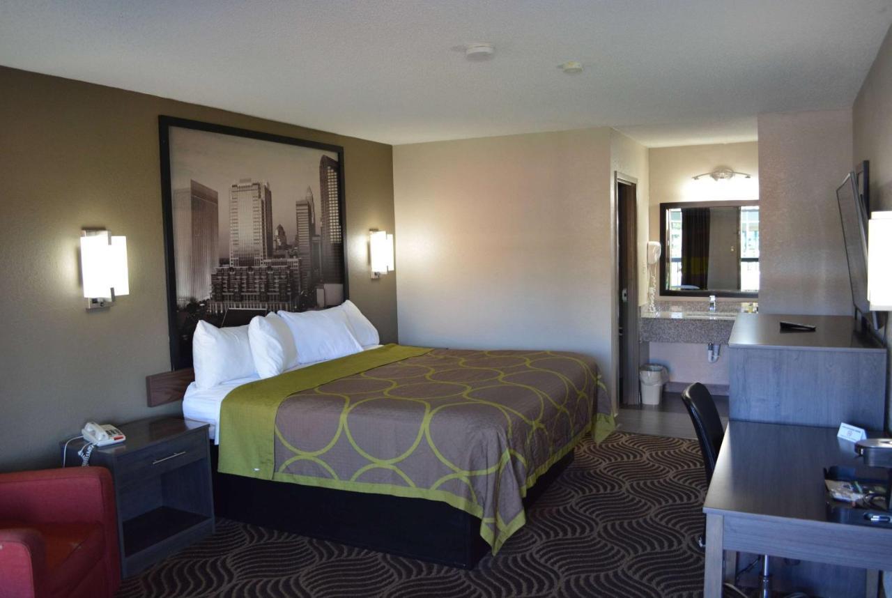 Super 8 By Wyndham Huntersville/Charlotte Area Екстер'єр фото