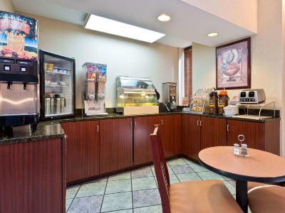 Super 8 By Wyndham Huntersville/Charlotte Area Екстер'єр фото