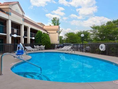 Super 8 By Wyndham Huntersville/Charlotte Area Екстер'єр фото